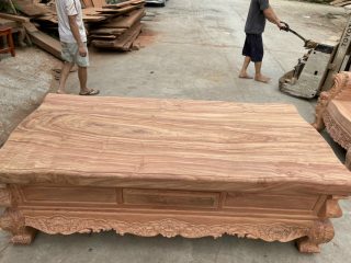 bàn Hoàng Gia (anh Cao - Hải Phòng)