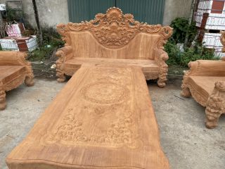 Bàn Hoàng gia gỗ gõ đỏ nguyên khối (anh Phúc - Quảng Ninh)