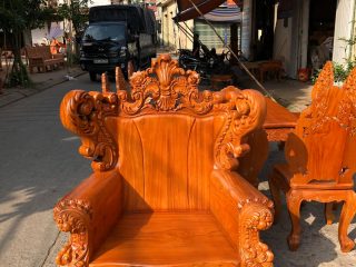 Bộ bàn ghế Hoangg Gia gỗ gõ đỏ (anh Hiệp - Yên Bái)