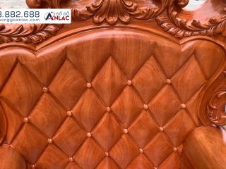 Vách trám sắc nét đục trên nền tấm gỗ đặc dày 10cm