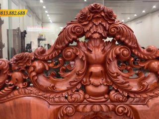 Đỉnh ghế dài thể hiện bàn tay tài hoa, tinh tuý của thợ đục lành nghề