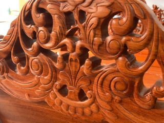 Bộ hoàng gia 6 món gỗ hương đá đục hai mặt của bác Lâm (Thái Nguyên) 37 Ghế đơn cũng được chạm đục cả mặt sau kỹ lưỡng