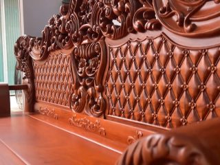 Bộ hoàng gia 6 món gỗ hương đá đục hai mặt của bác Lâm (Thái Nguyên) 42 Mặt lưng ghế đục quả trám đặc trưng nghệ thuật phương tây