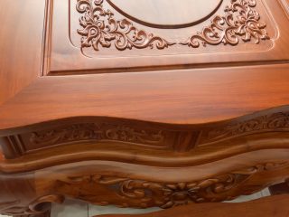 Bộ hoàng gia 6 món gỗ hương đá đục hai mặt của bác Lâm (Thái Nguyên) 57 Quanh bàn trà được bo cong mềm mại