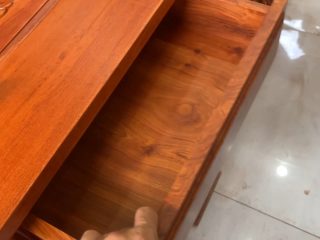 Bộ hoàng gia 6 món gỗ hương đá đục hai mặt của bác Lâm (Thái Nguyên) 59 Bàn trà tích hợp 2 ngăn kéo tiện dụng