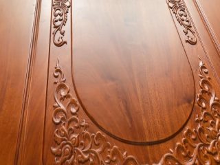 Bộ hoàng gia 6 món gỗ hương đá đục hai mặt của bác Lâm (Thái Nguyên) 56 Mặt bàn nguyên tấm trung tâm nổi hình bầu dục để trơn