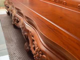 Bộ hoàng gia 6 món gỗ hương đá đục hai mặt của bác Lâm (Thái Nguyên) 43 Mặt ghế được bo cong mềm mại mang lại giá trị thâm mỹ cao