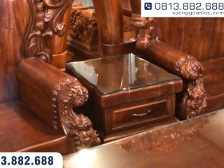 Đôn kẹp thường được đặt giữa hai ghế đơn