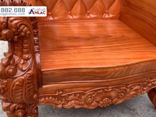 Chân ghế chân bàn dáng chân quỳ độc đáo