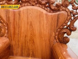 Tựa ghế được tuyển lựa kĩ vân nên rất đẹp