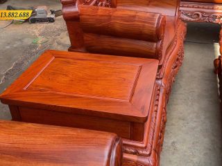 Đôn kẹp thường được kê giữa 2 ghế đơn