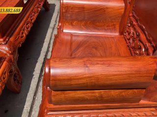 Tay ghế nguyên khối đặc, vỗ rất đầm tay