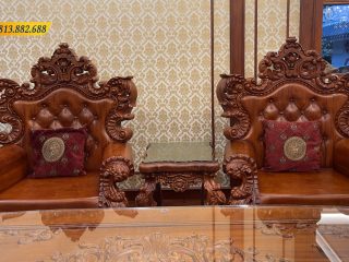 Đôn kẹp thường được kê giữa 2 ghế đơn - là nơi đạt lọ hoa, tượng gỗ phong thuỷ tiện dụng