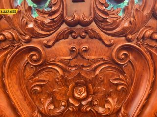 Hoạ tiết đục trung tâm vách đoản