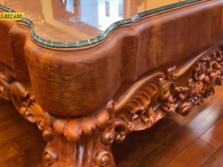 Mặt bàn được bo cong tạo hình và gia công nhẵn mịn nên rất an toàn với cả gia đình