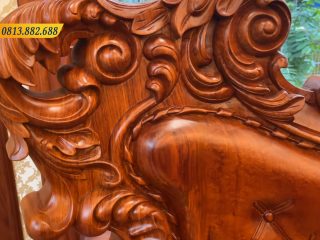 Vai ghế khá rộng đục vén cong tinh xảo