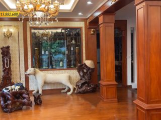 Sàn gỗ nhập khẩu từ Tây Ban Nha, sạch bong, sáng bóng, đẹp vô cùng