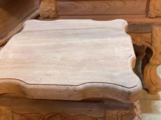 Đôn ngồi và đôn kẹp có mặt là 1 tấm nguyên khối dày 4cm