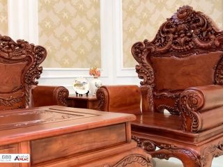 Mặt bàn bo góc nhẵn mịn, rất an toàn