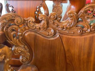 Hoa văn chương ghế là tổng hoà của sự đồng bộ những nét chạm kênh bong