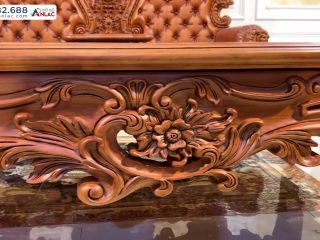 Phần yếm đục hoa lá tây tạo cuốn, tạo cong độc đáo