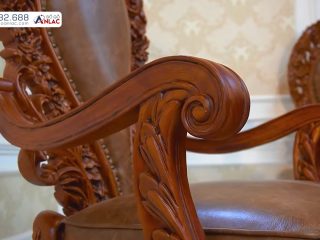 Tay ghế dáng cong ôm tay chắc chắn