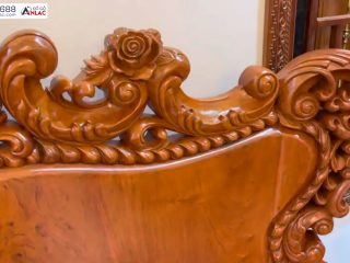 Vai ghế đục cong dáng trường bề thế