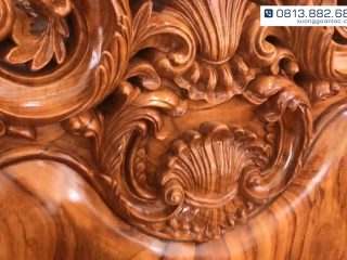 Chương ghế đục lá tây vén cong độc đáo