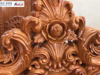 Hoạ tiết hoa hông trên chương ghế nổi bật và chi tiết