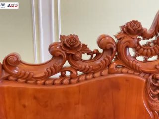 Bộ Bàn Ghế Louis Hoàng Gia Đại Nguyên Khối Gỗ Hương Đá (anh Lâm - Nam Định) 31 Đường đục rất sâu,, nét đục kỹ đục nổi, đục sắc nét kênh bong