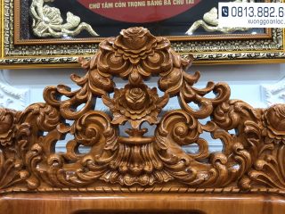 Bộ bàn ghế Louis Hoàng Gia gỗ gõ đỏ nguyên khối (bác Tân - Quốc Oai) 42 Hoạ tiết hoa hồng được đục kênh bong trên đỉnh ghế dài