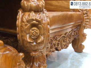 Bộ bàn ghế Louis Hoàng Gia gỗ gõ đỏ nguyên khối (bác Tân - Quốc Oai) 47 Chân ghế đục hoa hồng sắc nét