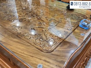 Bộ bàn ghế Louis Hoàng Gia gỗ gõ đỏ nguyên khối (bác Tân - Quốc Oai) 55 Mặt bàn đục lá tây sắc nét, rõ ràng và tinh xảo