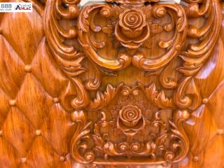 Hoạ tiết hoa hồng đục trung tâm tựa ghế dài