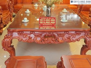 bàn trà của bộ bàn ghế hoàng gia