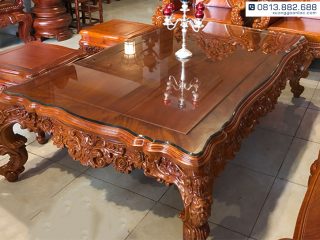 Mặt bàn dày 3cm đóng khuôn tranh dày 4cm, viền ngoài được bo cong uốn lượn