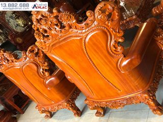 Ghế Louis được vanh cong dáng ôm, đục kỹ trà nhẵn cả mặt sau