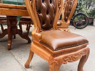 Mẫu bàn ăn tròn khung ván kết hợp 6 ghế louis có tay bọc đệm gỗ gõ đỏ (Anh Thông, Hà Nam) 15 chương ghế đục vòm hoa lá tây tinh xảo