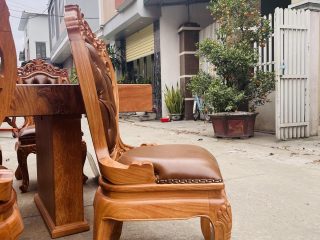 Bộ bàn ăn nguyên khối 8 ghế louis có tay bọc đệm gỗ gõ đỏ hàng siêu phẩm (Anh Thanh, Long Biên) 20 lưng ghế louis cong ngả