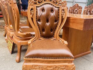 Bộ bàn ăn nguyên khối 8 ghế louis có tay bọc đệm gỗ gõ đỏ hàng siêu phẩm (Anh Thanh, Long Biên) 18 Ghế louis hoàng gia có tay
