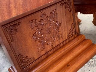 chân bàn nguyên khối chạm hoa lá tây