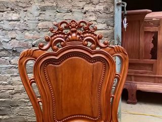 chương ghế đục hoa lá tây