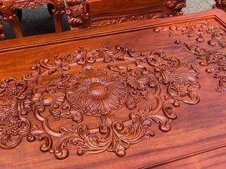 Mẫu bàn ghế hoàng gia louis tân cổ điển gỗ hương đá chân 18 tay 22 siêu vip ( Anh Việt - Gia Lâm) 16 mặt bàn nguyên khối dày 10p
