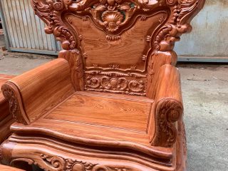 Bộ bàn ghế hoàng gia tân cổ điển gỗ hương đá hàng 6 món mẫu đục mới (Anh Ngôn, Phú Thọ) 14 Chương ghế đục hoa hồng lá tây