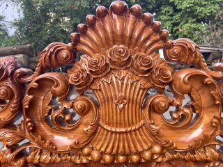 chương ghế đục bó hoa hồng lá tây