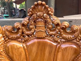 chương ghế đơn đục tỉa bó hoa hồng nở rộ