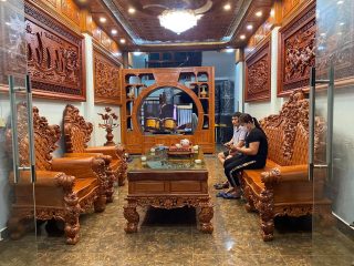 siêu phẩm bàn ghế hoàng gia nguyên khối