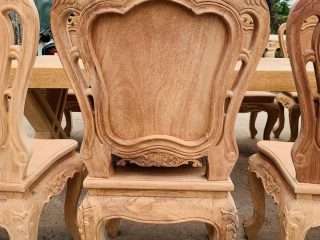mặt lưng của ghế louis hoàng gia