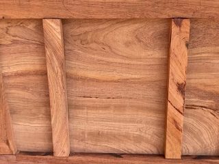 mặt dưới của ghế ngồi