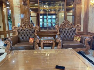 Combo bàn ghế louis hoàng gia bọc đệm gỗ gõ đỏ và kệ tivi louis hoa hồng (Anh Nghĩa - Thái Bình) 16 bộ đôi ghế đơn louis